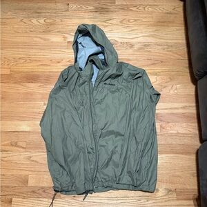Columbia Men's Hooded Raincoat in Olive